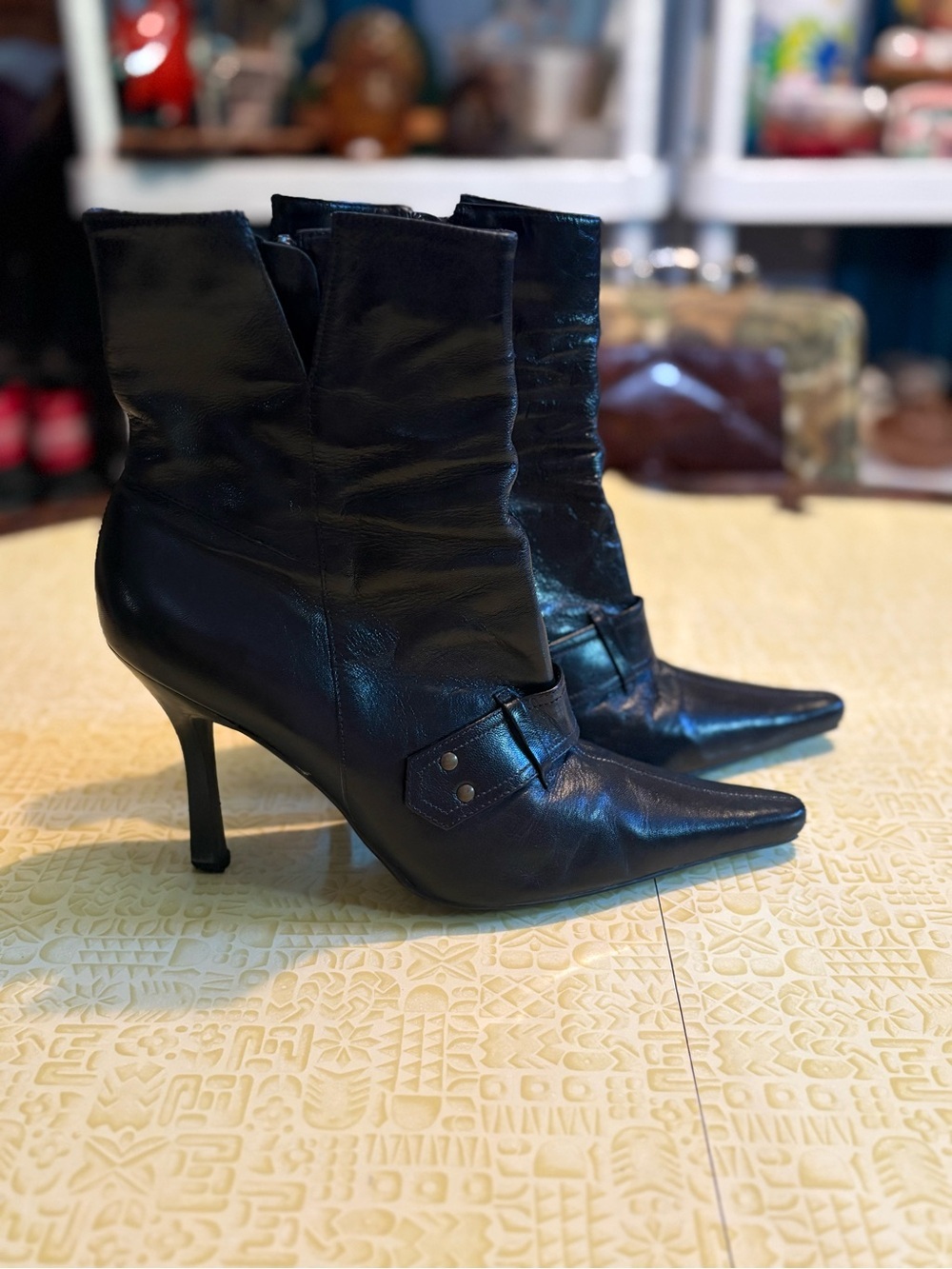 Vintage Black Pointed-Toe Leather Ankle Boots - Women